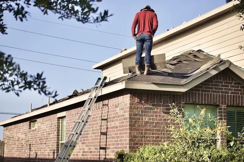 Professional roofer working on a residential roof in Pecan Springs Springdale